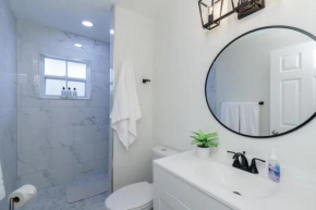 Dreamy Bay Apartment 2bed 1bath with full kitchen and laundry